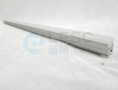 為什么線條燈硅膠燈罩擠出時要噴油？